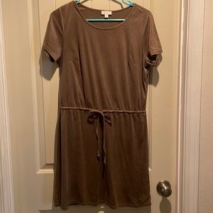 Tan crushed velvet dress in size Medium